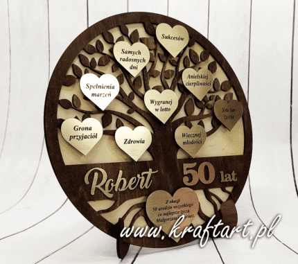 Drewniane drzewko życzeń z sercami na jubileusz 50 lat