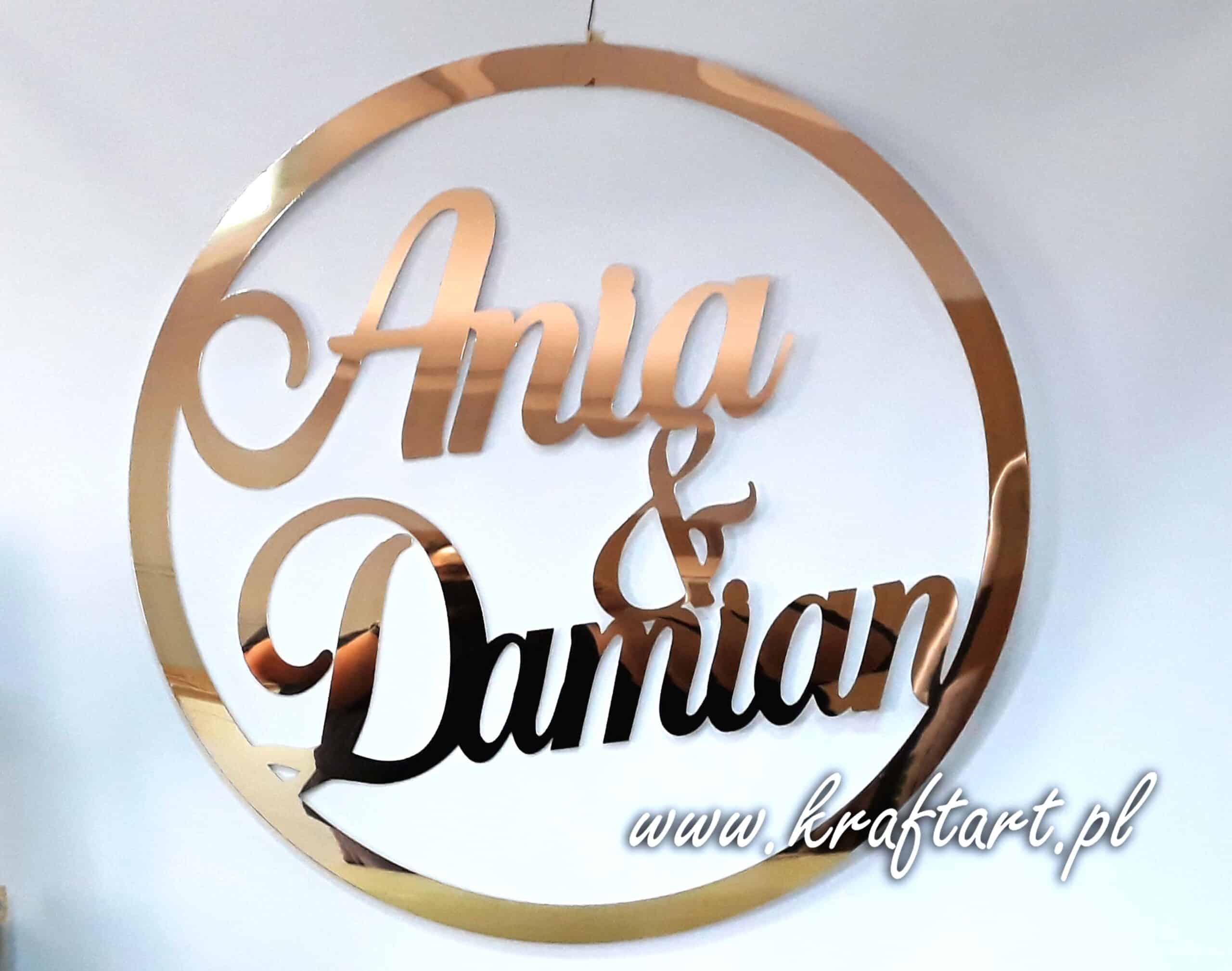 koło ozdobne 884 Koło z imionami Pary Młodej z lustra | Dekoracja ślubna Kraftart 💍 - obrazek 1