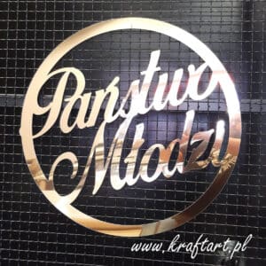 Koło dekoracyjne z napisem Państwo Młodzi z lustrzanego akrylu