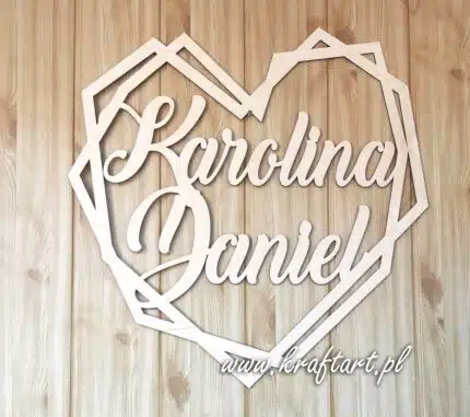 Drewniane serce z imionami Karolina i Daniel na wesele