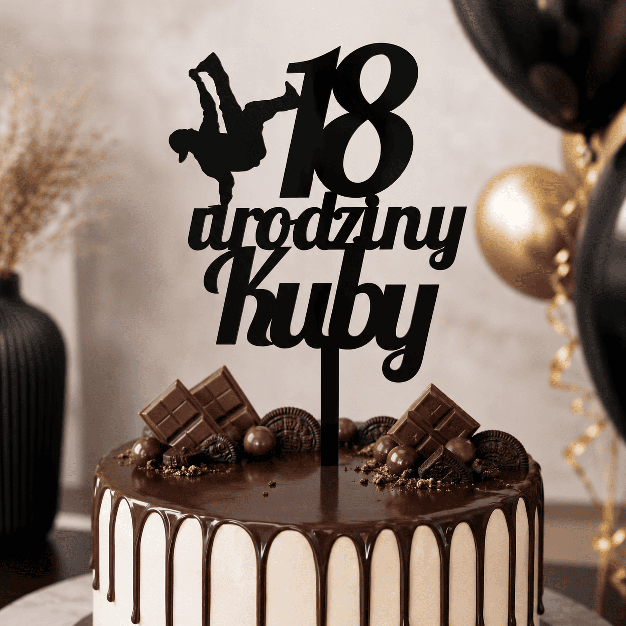 topper-na-18-urodziny-kuby-breakdance-czarny Czarny topper na 18. urodziny Kuby z sylwetką tancerza breakdance umieszczony na czekoladowym torcie